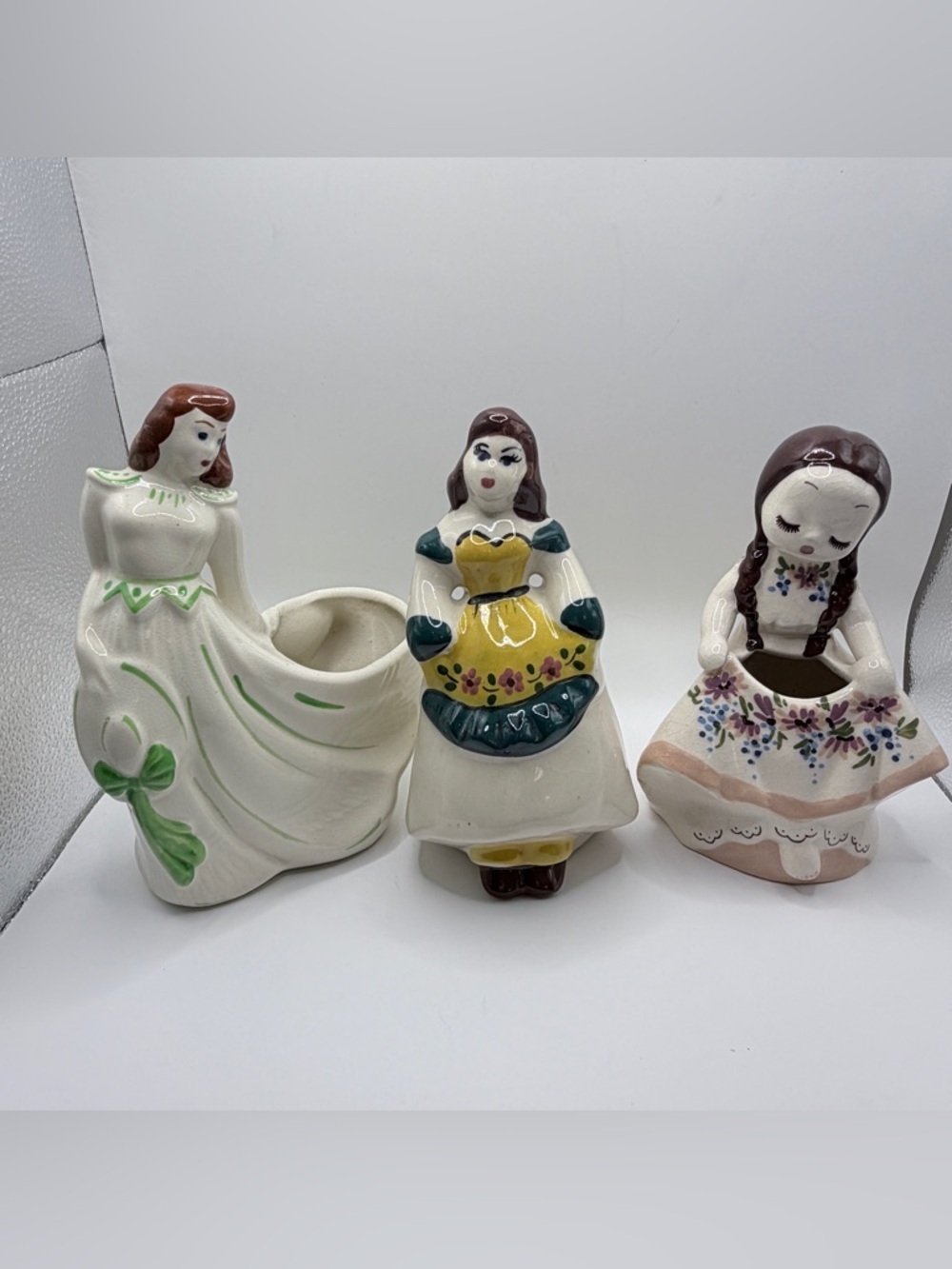 Vintage DeLee Art figural lady planters from the 1940s - Picture 2 of 11